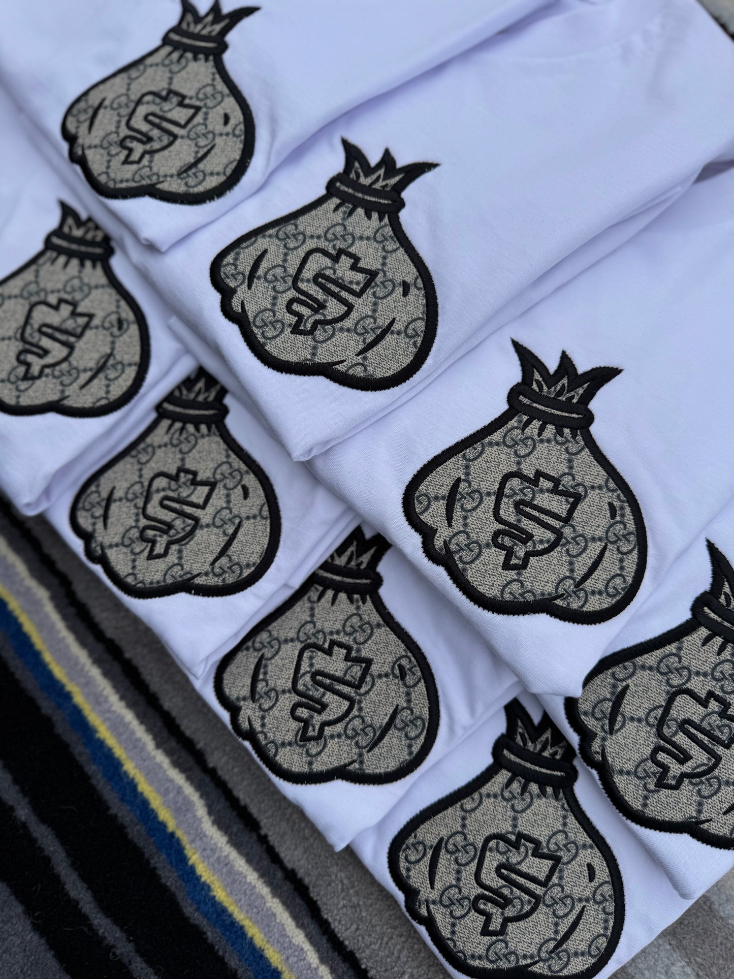 BLUE GUCCI MONEY BAG T-SHIRT